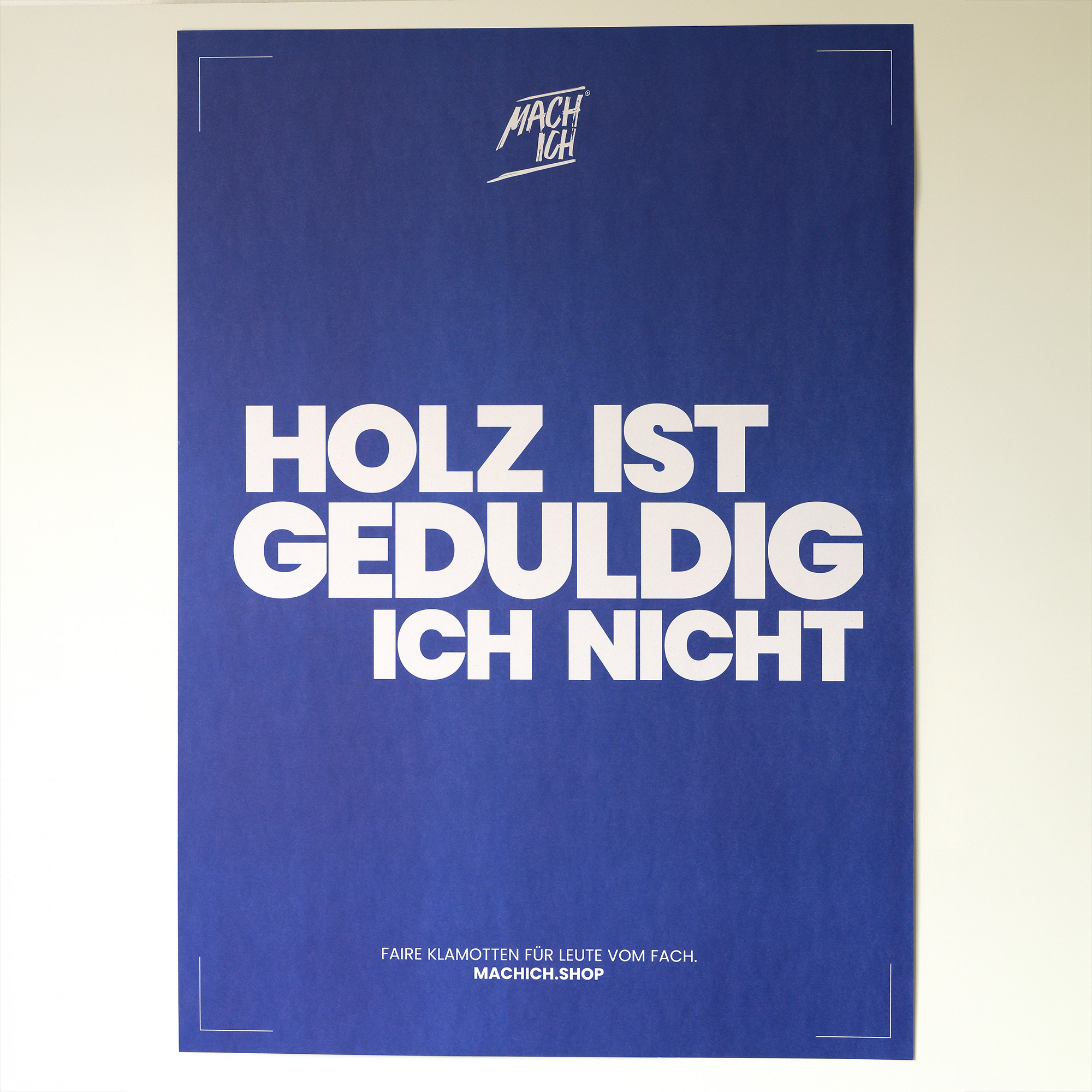 MACH ICH® Poster beidseitig 50x70 cm braun/blau MEIN GEHEIMNIS KÖNNEN (braun) + HOLZ IST GEDULDIG ICH NICHT (blau), poster, blaues Poster, Textposter, Grafikdesign, Holz ist geduldig ich nicht