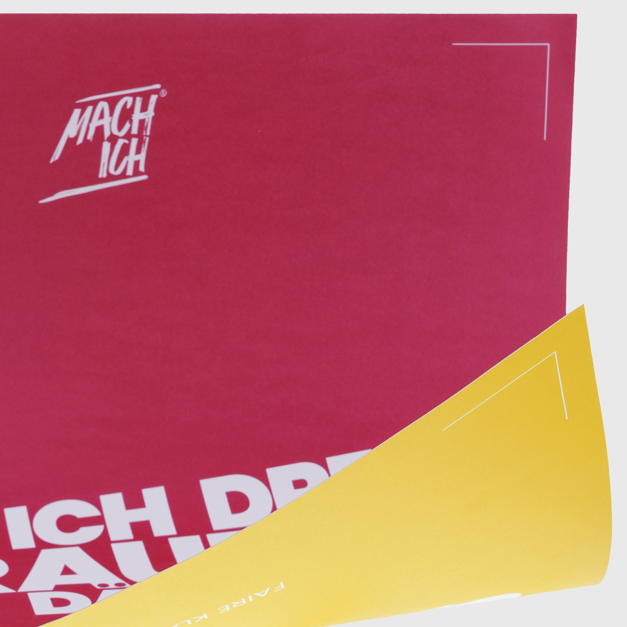 MACH ICH® Poster beidseitig 50x70 cm gelb/rot MACHEN STATT QUATSCHEN (gelb) + ICH DREH SCHRAUBEN, KEINE DÄUMCHEN (Mach-Ich-rot), magenta folder, pink document, grafische gestaltung, Kontrastfarbe, Flatlay