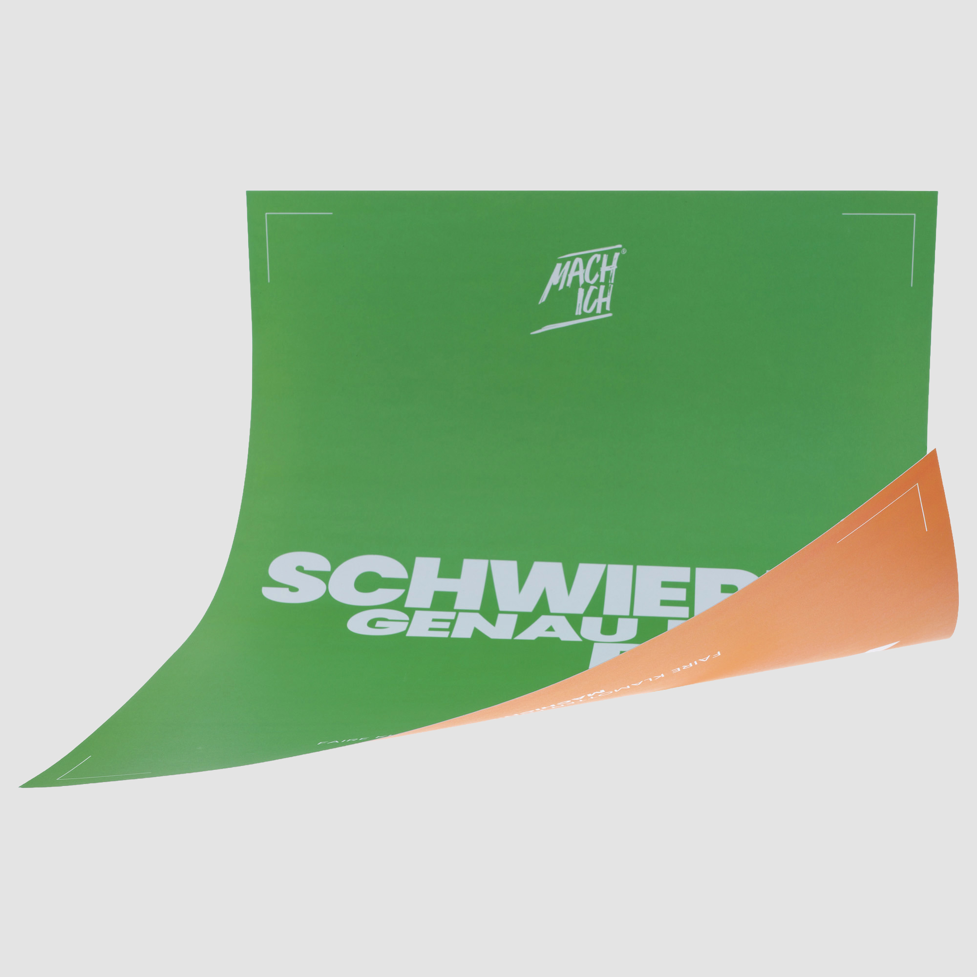 MACH ICH® Poster beidseitig 50x70 cm grün/orange SCHWIERIG GENAUMEIN DING (grün) + SPÄTER IST FÜR AMATEURE (orange), faltendes papier, grünes poster, orangene ecke, grafikdesign, text