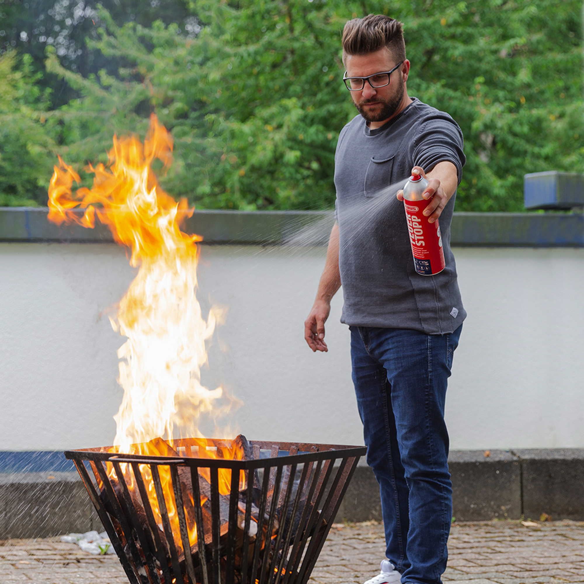 ABUS Feuerlöschspray Feuerstopp AFS625 85727, Feuerkorb, Feuerstelle, Feuerlöscher, Streichholzfeuer, Gartenfeuer