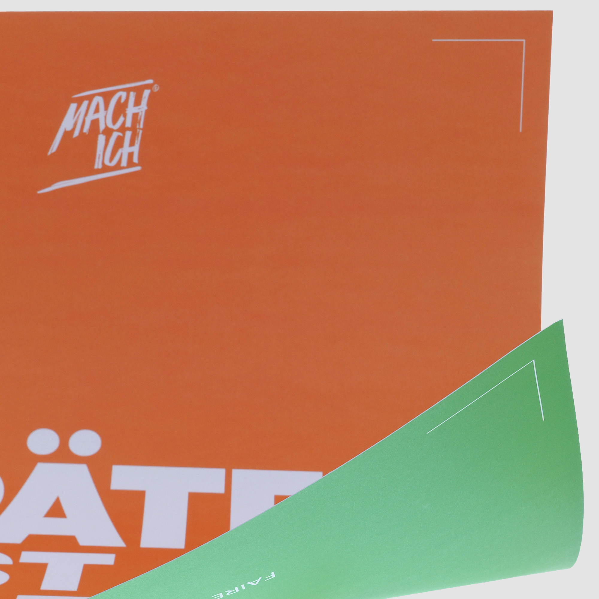 MACH ICH® Poster beidseitig 50x70 cm grün/orange SCHWIERIG GENAUMEIN DING (grün) + SPÄTER IST FÜR AMATEURE (orange), orange box, grüner ecken, verpackung, karton, grafikdesign