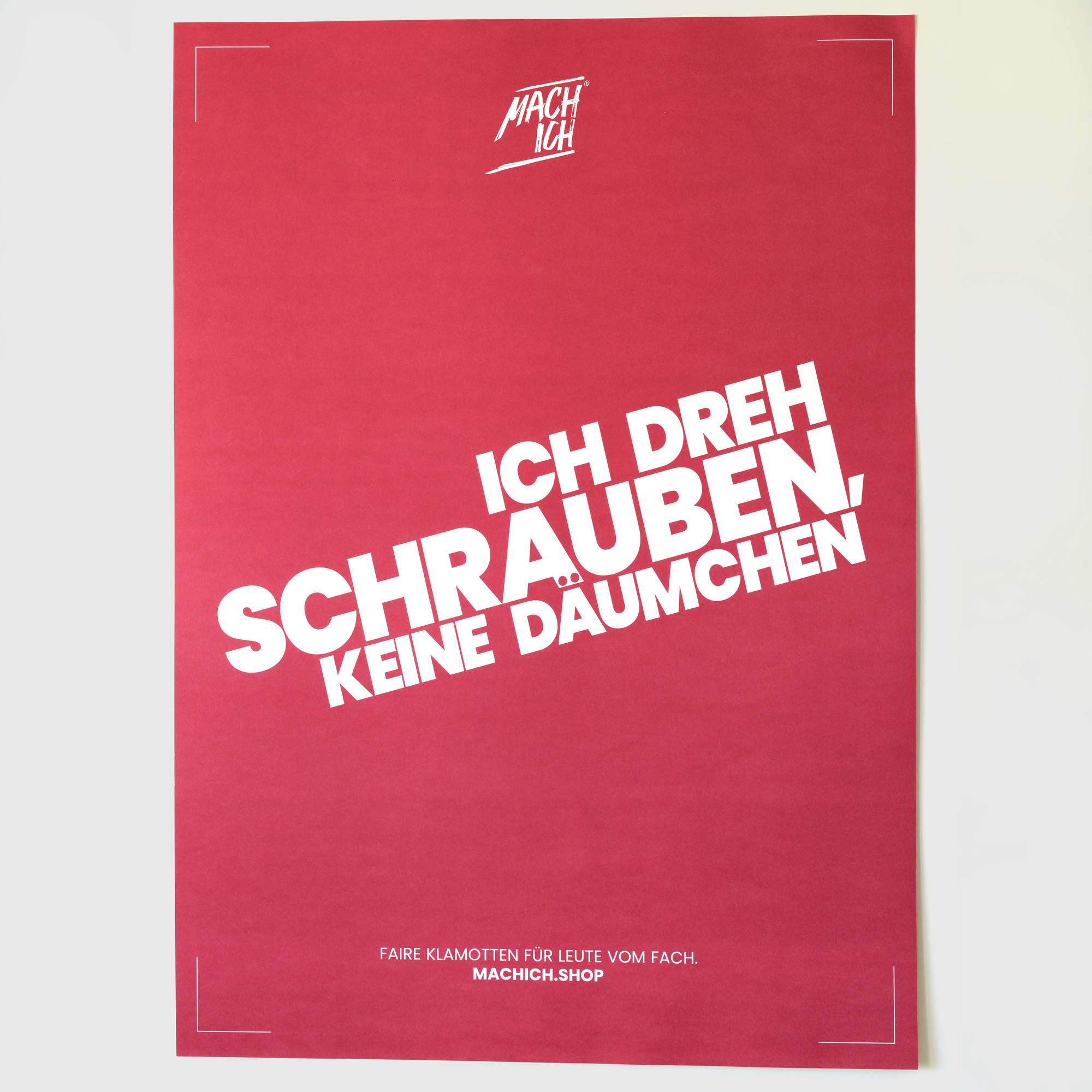 MACH ICH® Poster beidseitig 50x70 cm gelb/rot MACHEN STATT QUATSCHEN (gelb) + ICH DREH SCHRAUBEN, KEINE DÄUMCHEN (Mach-Ich-rot), poster, rot, diagonaler text, grafikdesign, MachIch Shop